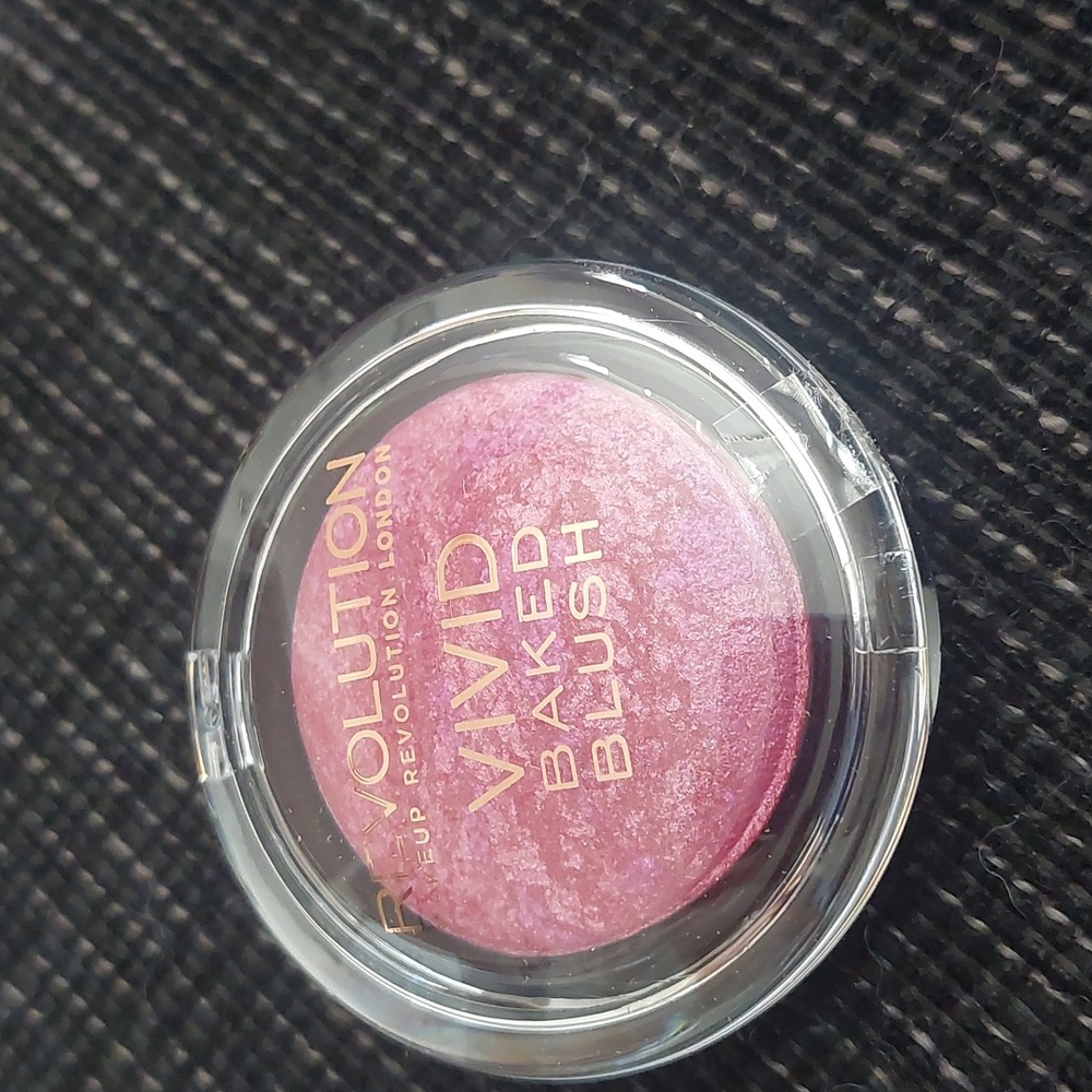 New makeup revolution‎ Vivid Baked Blush One For Playing Games